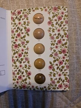 GUCCI Foundation Shade Sample Card -